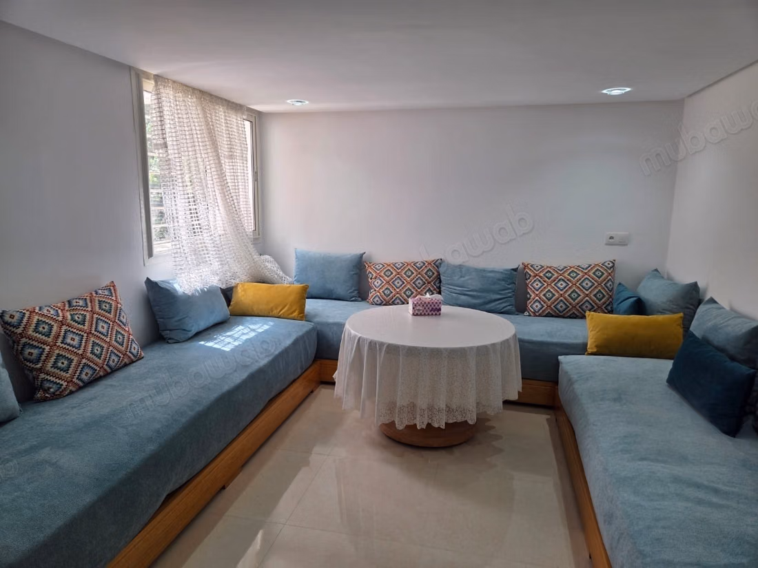 Stunning villa for sale in Hay El Menzah. 8 comfortable rooms. Beautiful terrace and garden