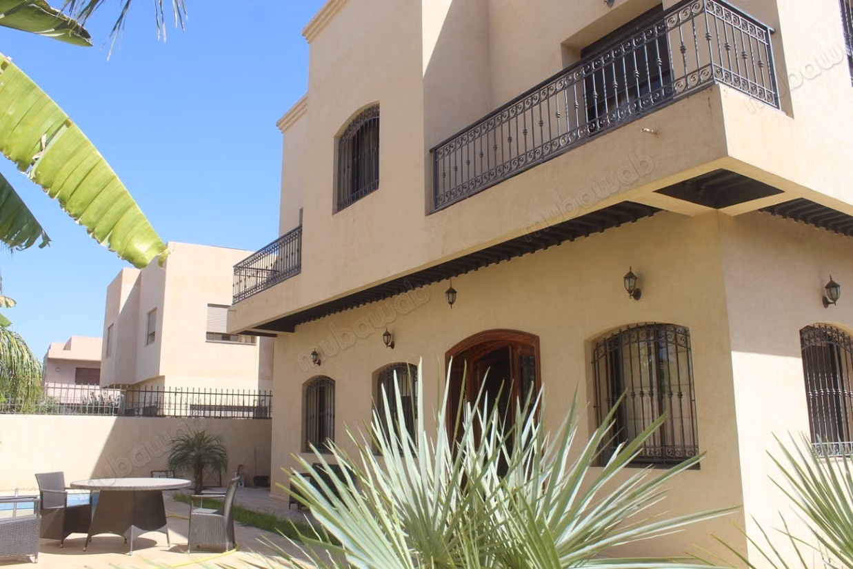 Villa familliale a louer SEMI MEUBLE