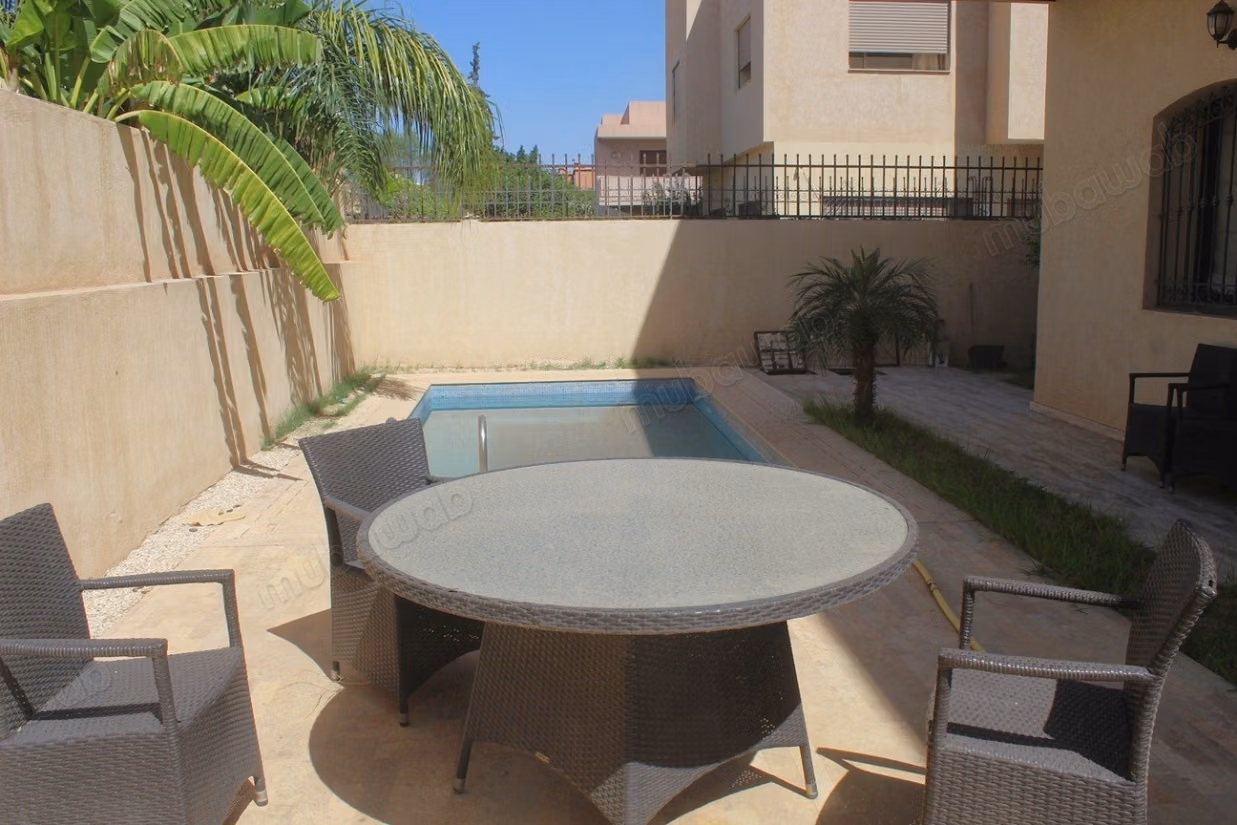 Villa familliale a louer SEMI MEUBLE