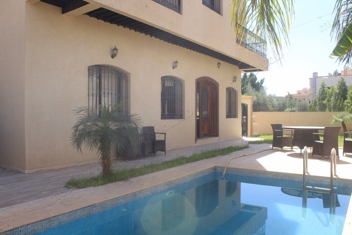 Villa familliale a louer SEMI MEUBLE