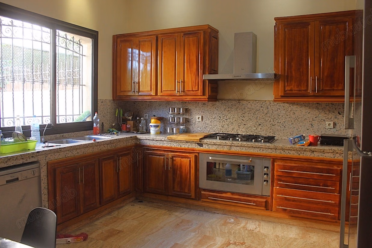 Villa familliale a louer SEMI MEUBLE