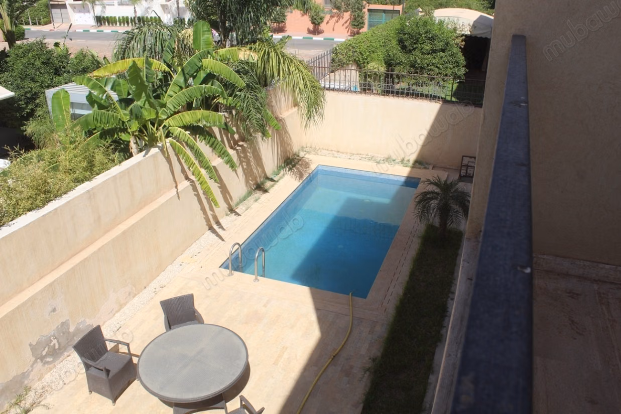 Villa familliale a louer SEMI MEUBLE