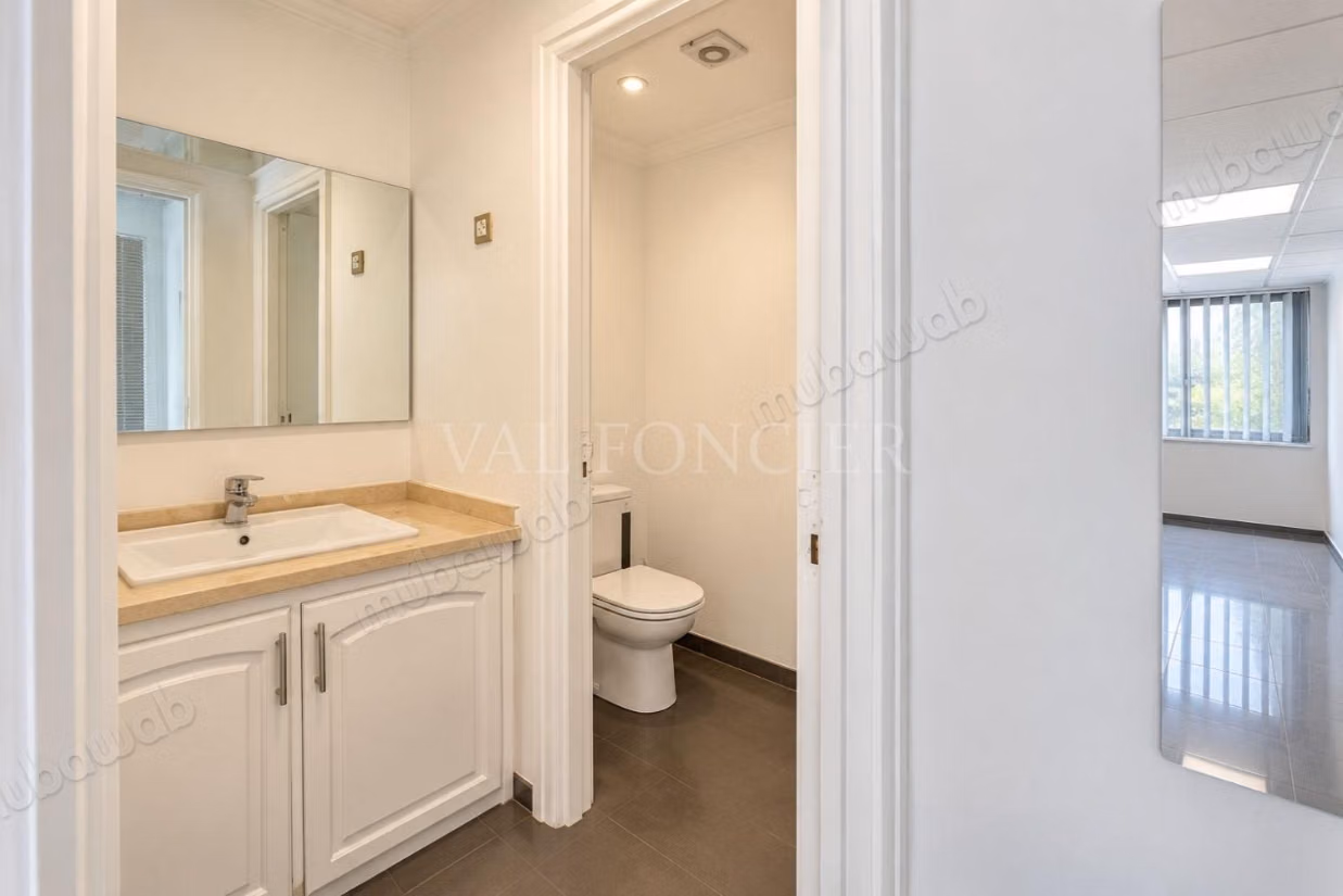 Location Bureau aménagé 144m2 avec 2 places de garage, Casablanca