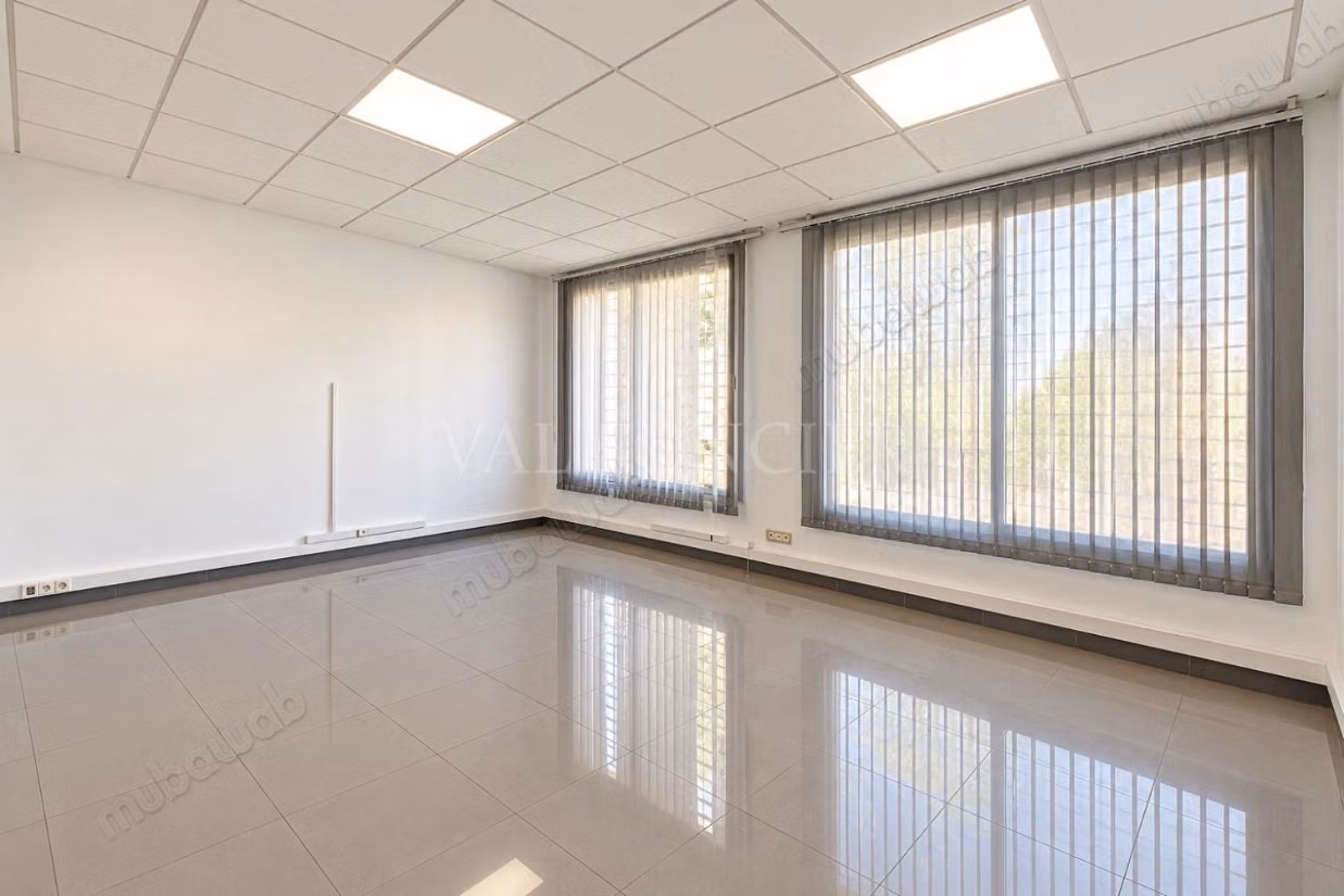 Location Bureau aménagé 144m2 avec 2 places de garage, Casablanca