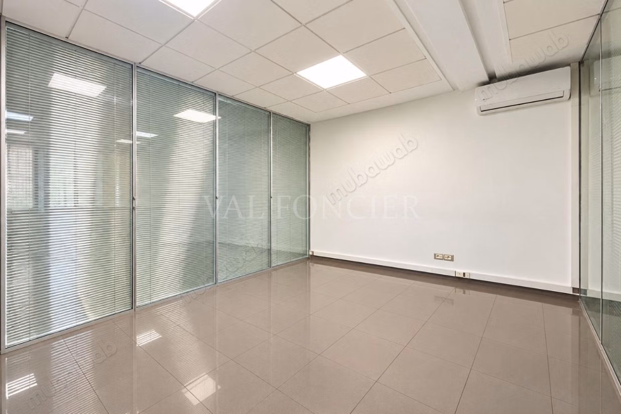 Location Bureau aménagé 144m2 avec 2 places de garage, Casablanca