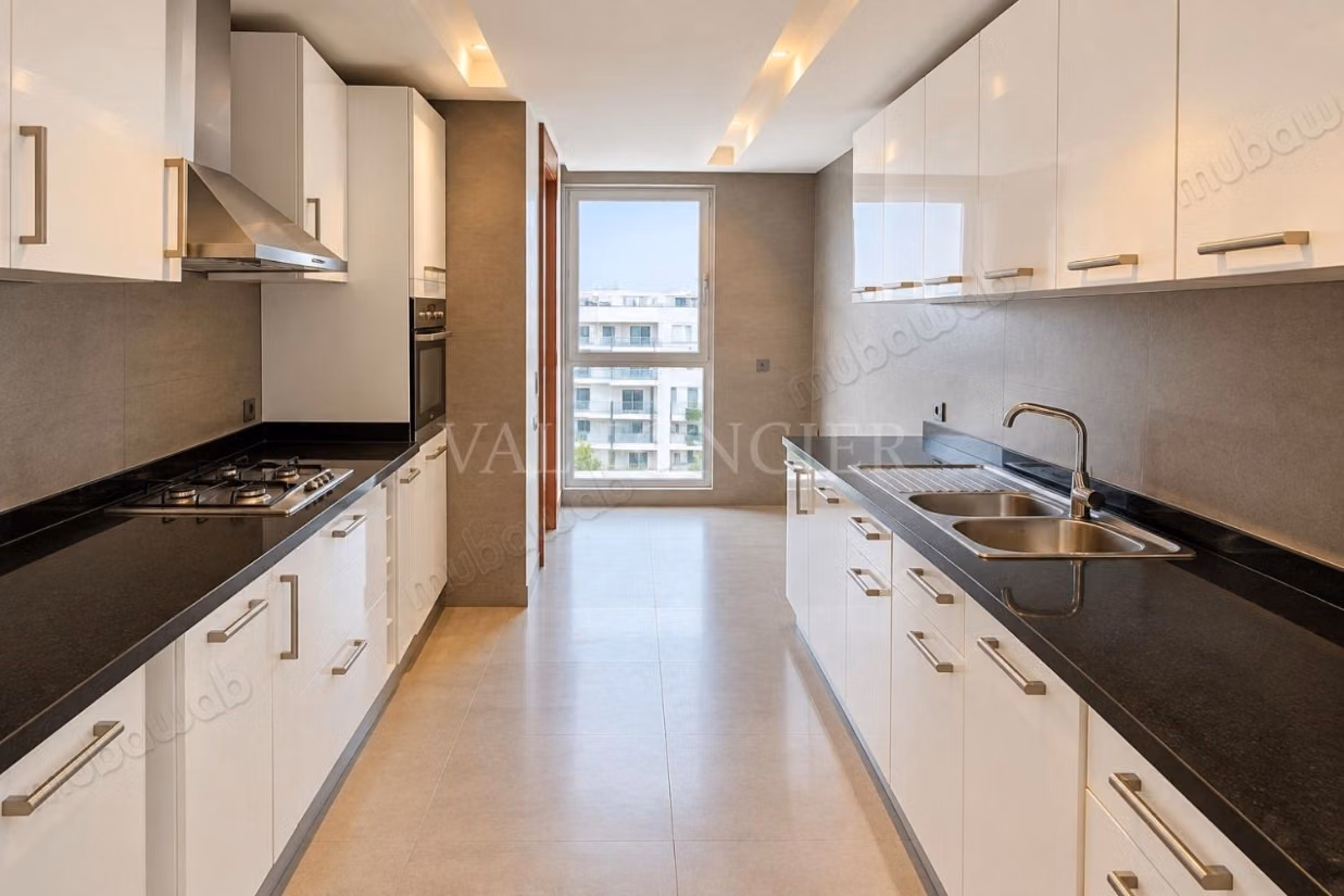 Location Appartement 220m2 3chambres avec grande terrasse vue mer 
Ain Diab, Casablanca