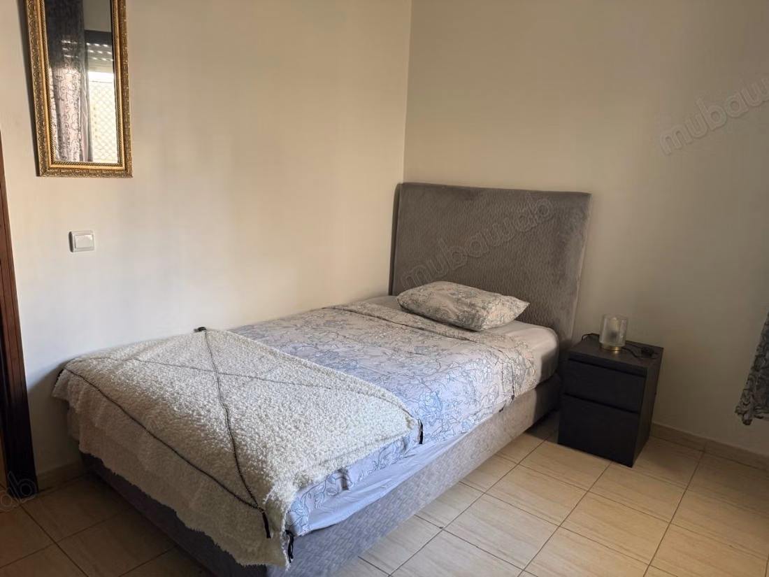 Bel appartement en location à Bourgogne Ouest.
Surface totale 85 m².
Meublé