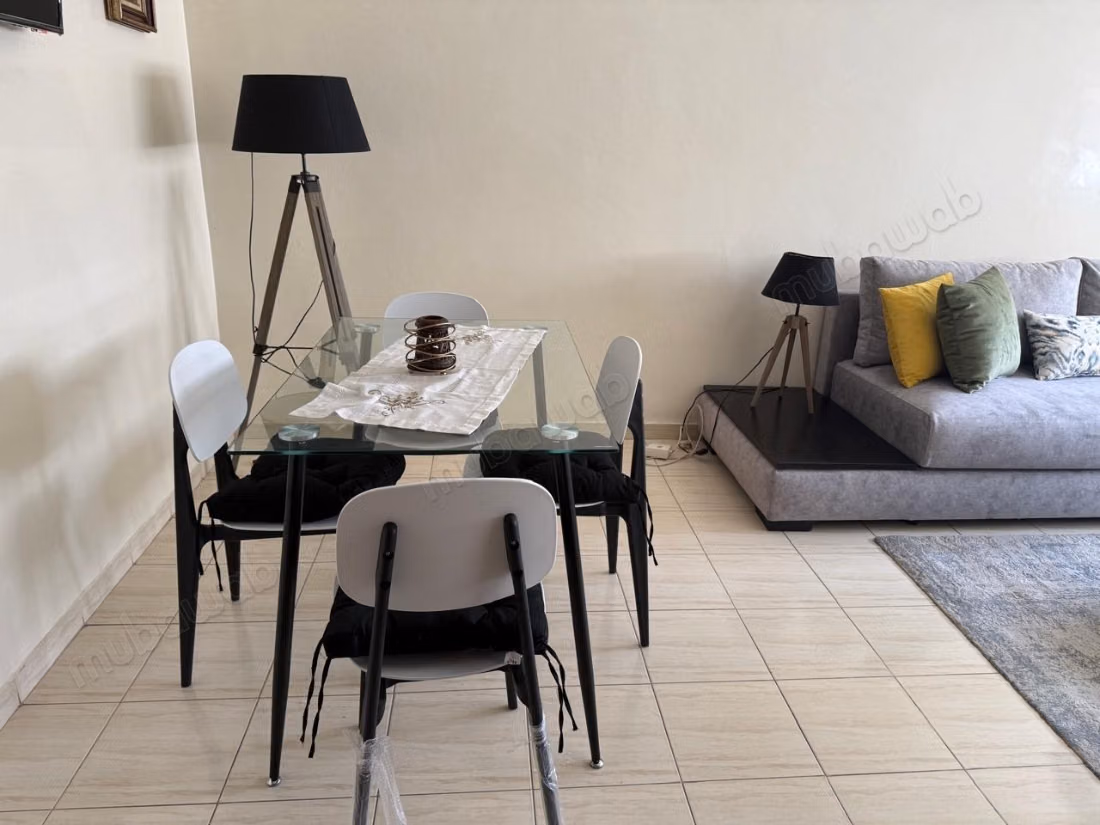 Bel appartement en location à Bourgogne Ouest.
Surface totale 85 m².
Meublé