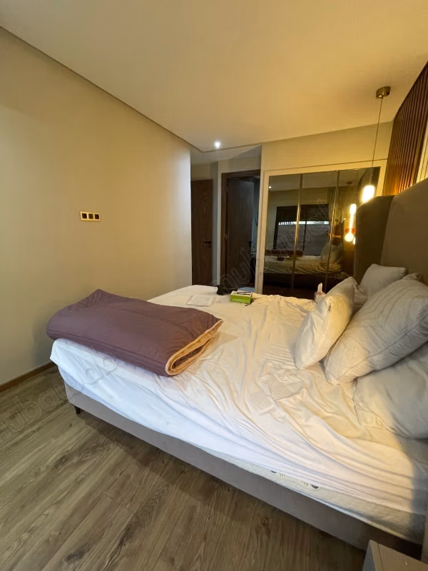 Huur van een appartement in Les Hôpitaux. Oppervlakte van 130 m². Goed gemeubileerd