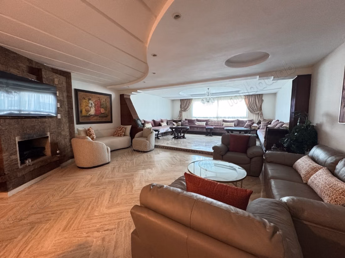 Bel appartement en location à Les princesses.
Surface totale 210 m².
Meublé