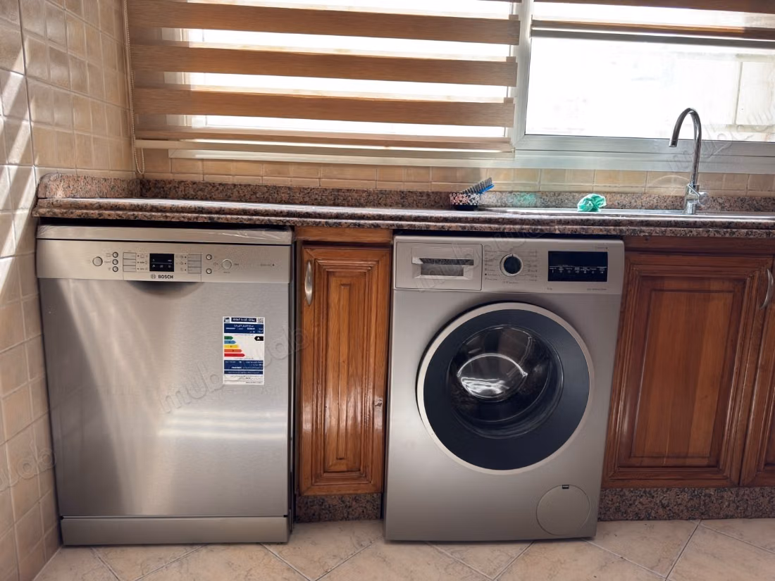 Bel appartement en location à Les princesses.
Surface totale 210 m².
Meublé