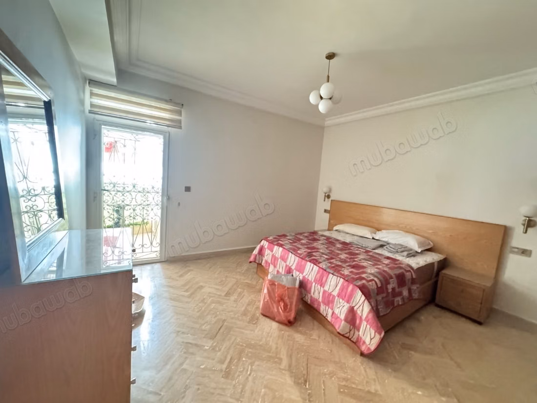 Bel appartement en location à Les princesses.
Surface totale 210 m².
Meublé