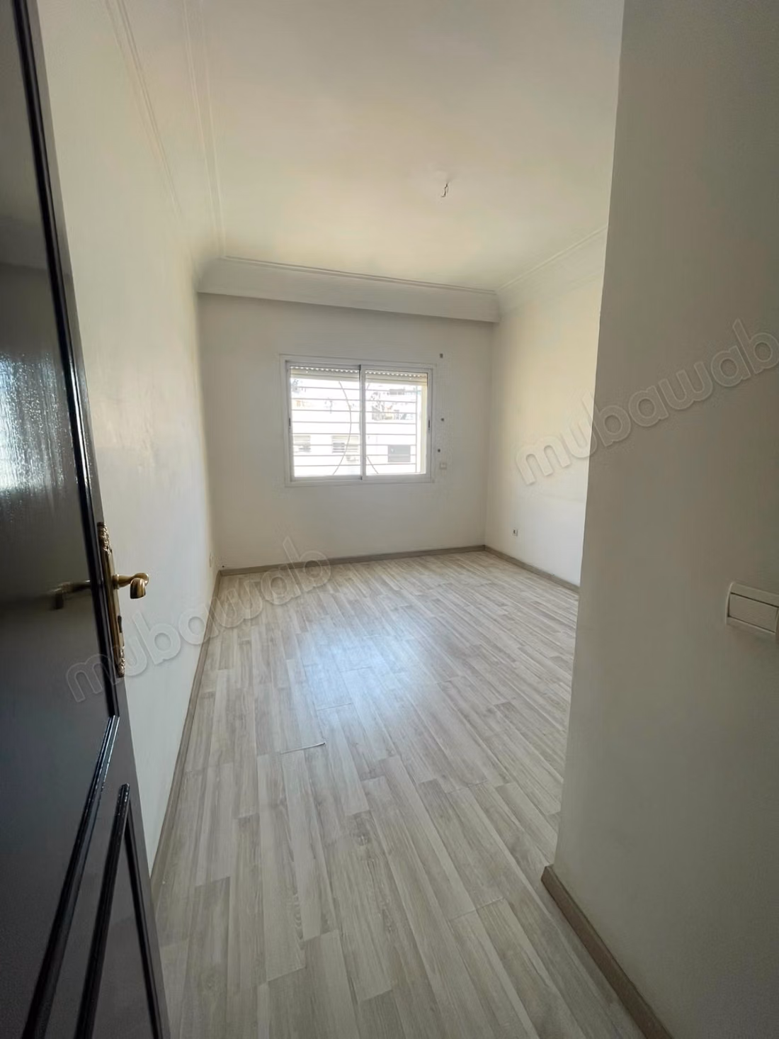 Beautiful apartment for sale in Les Hôpitaux. 1 Room. Reinforced door, traditional Moroccan living room