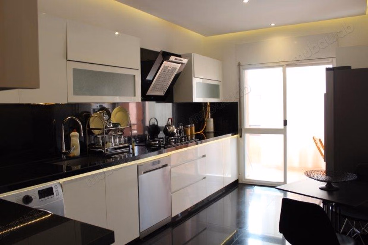 Large three-bedroom apartment near the consulate