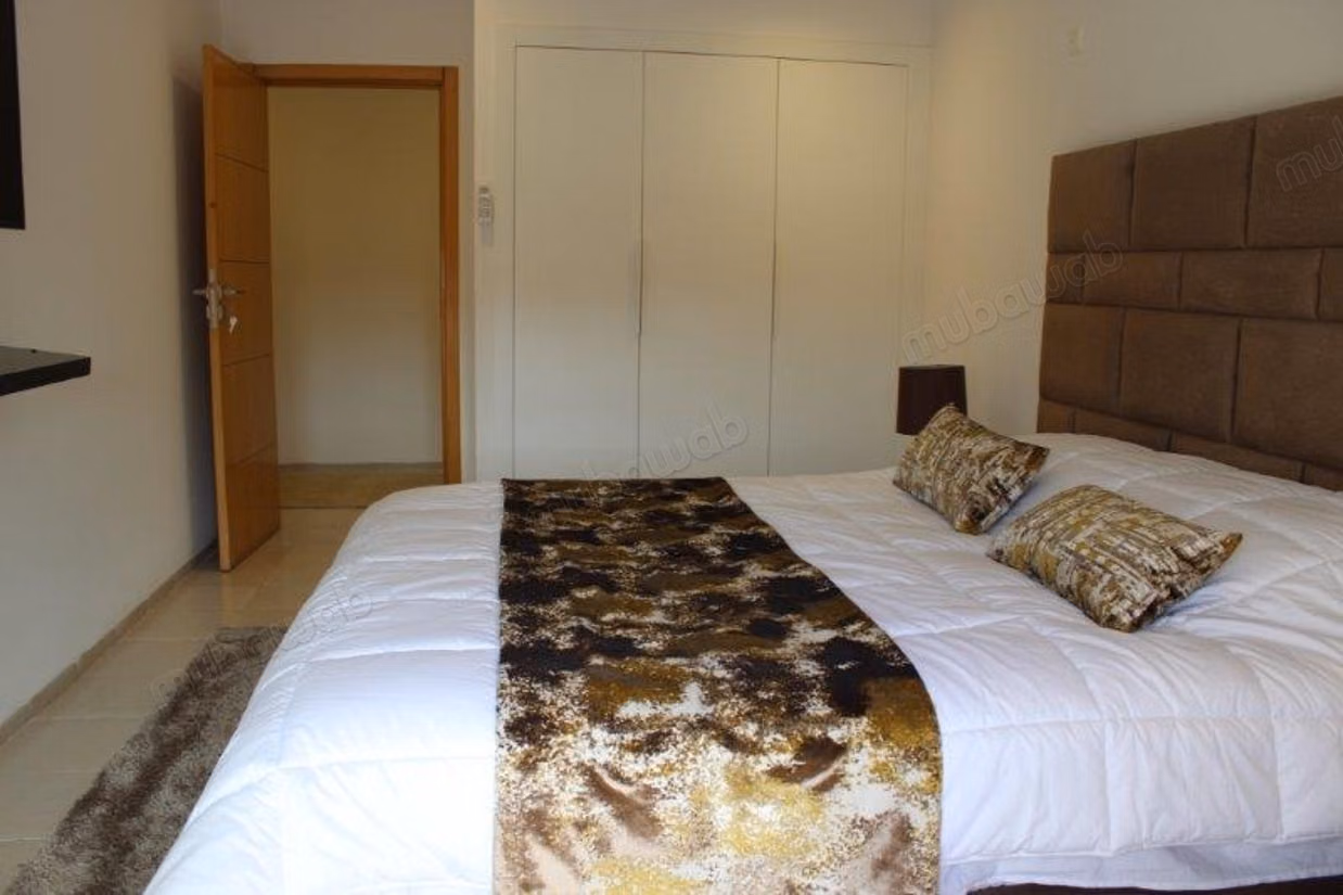 Large three-bedroom apartment near the consulate