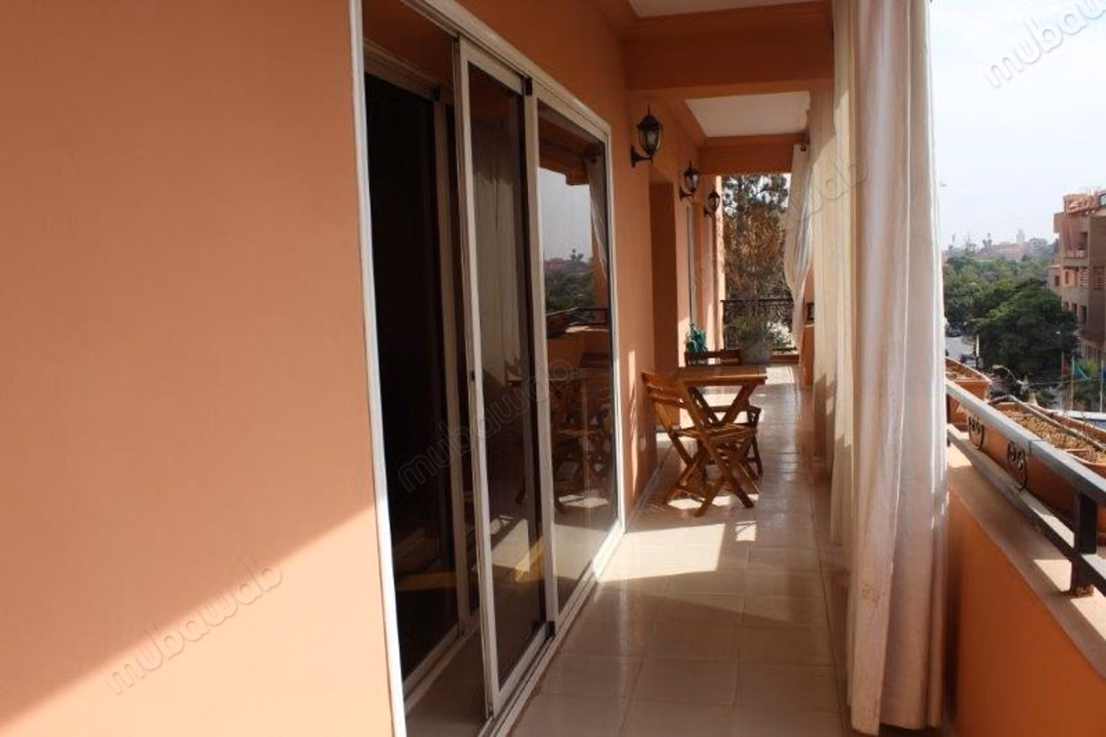 Large three-bedroom apartment near the consulate