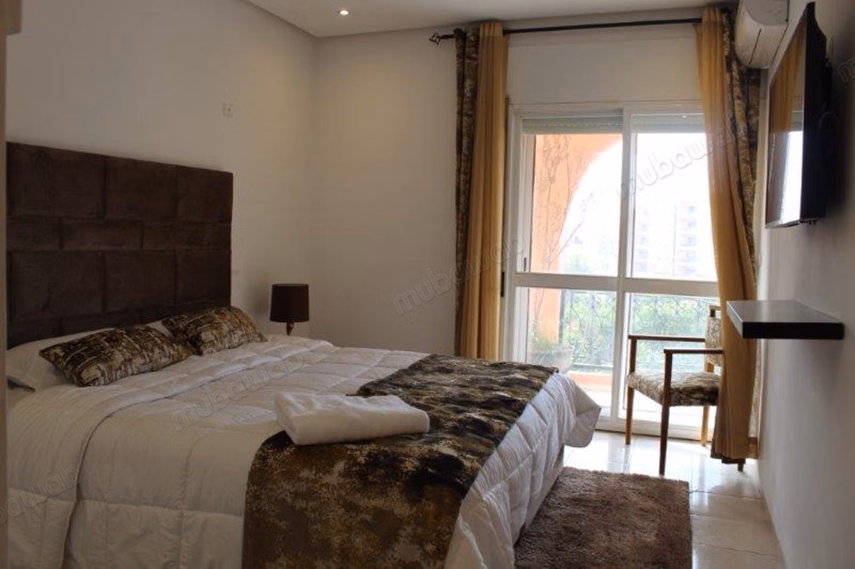 Large three-bedroom apartment near the consulate