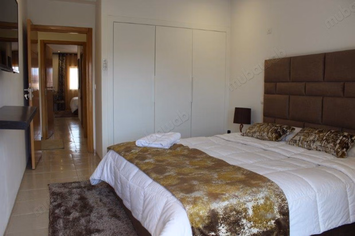 Large three-bedroom apartment near the consulate