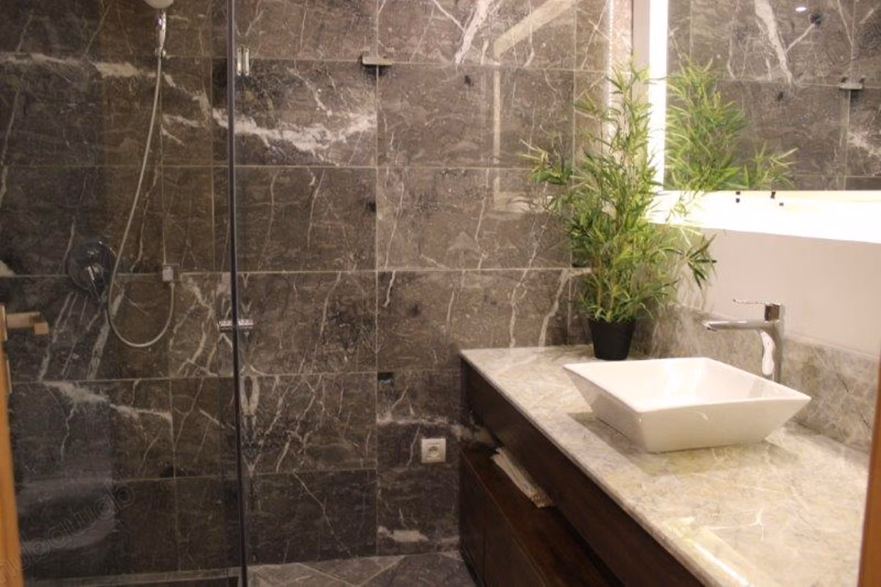Large three-bedroom apartment near the consulate