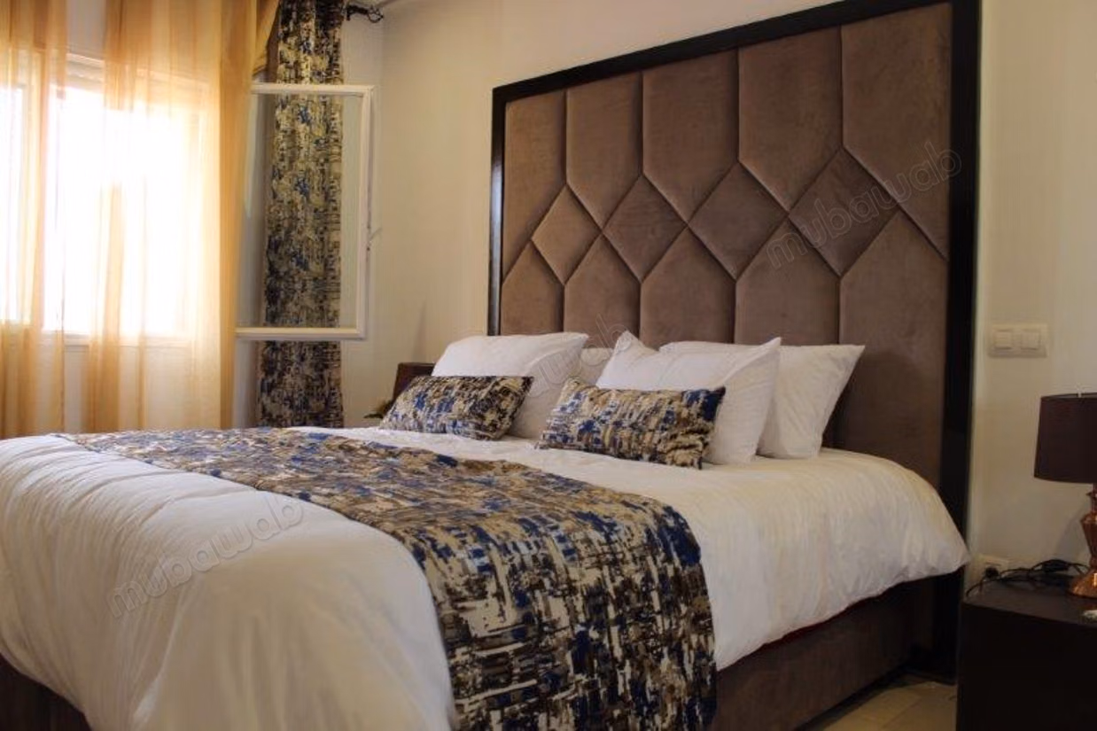 Large three-bedroom apartment near the consulate