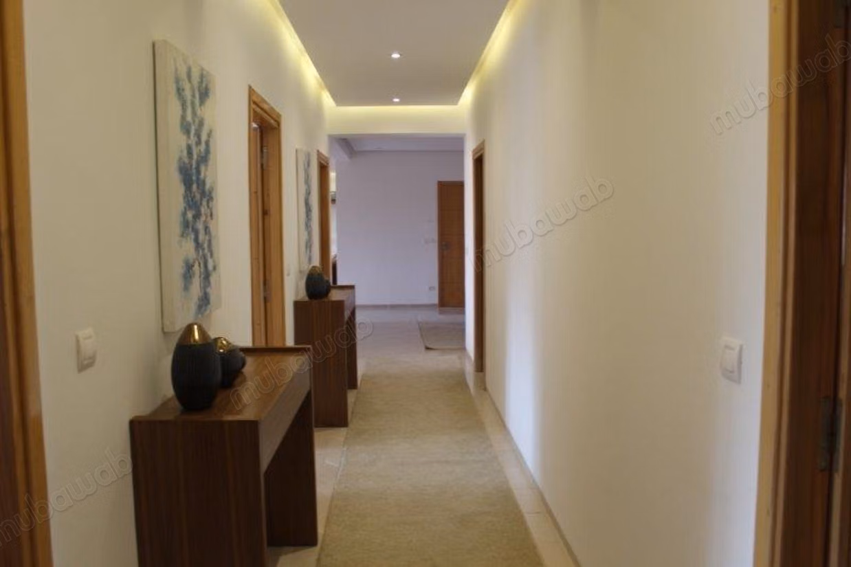Large three-bedroom apartment near the consulate
