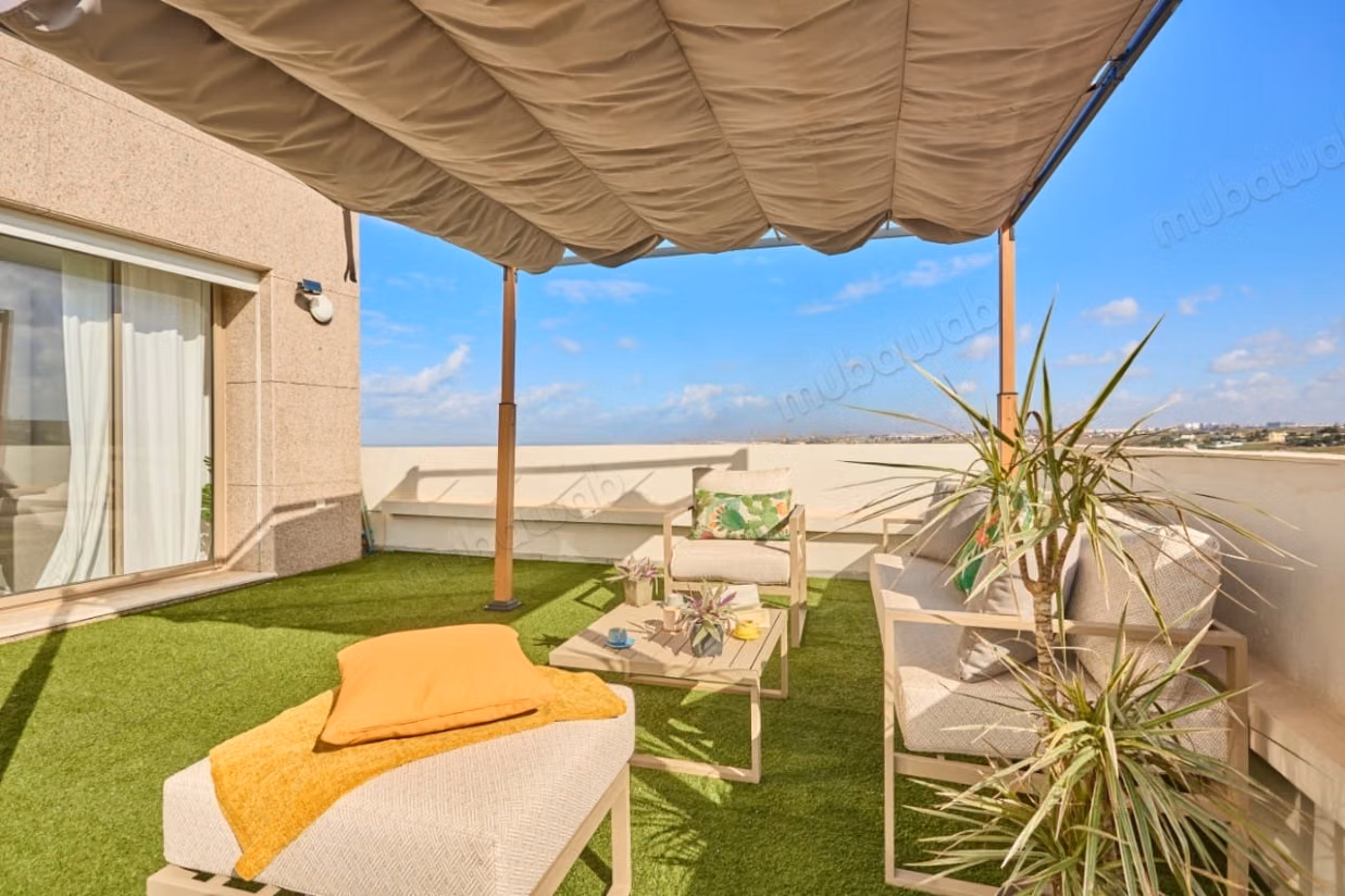 Magnifique penthouse meublé avec vue mer à 10 min du Morocco Mall