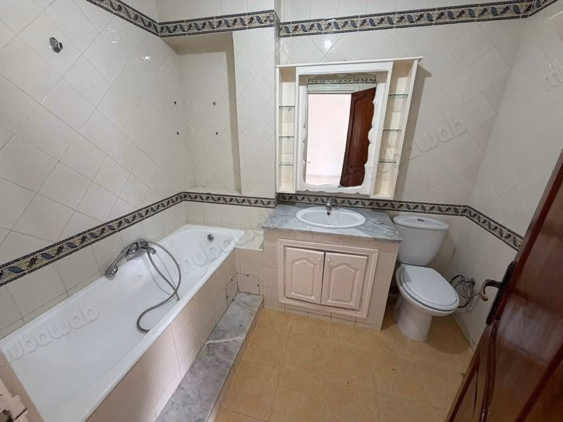  Ennasr 1: etage de villa s4 a louer