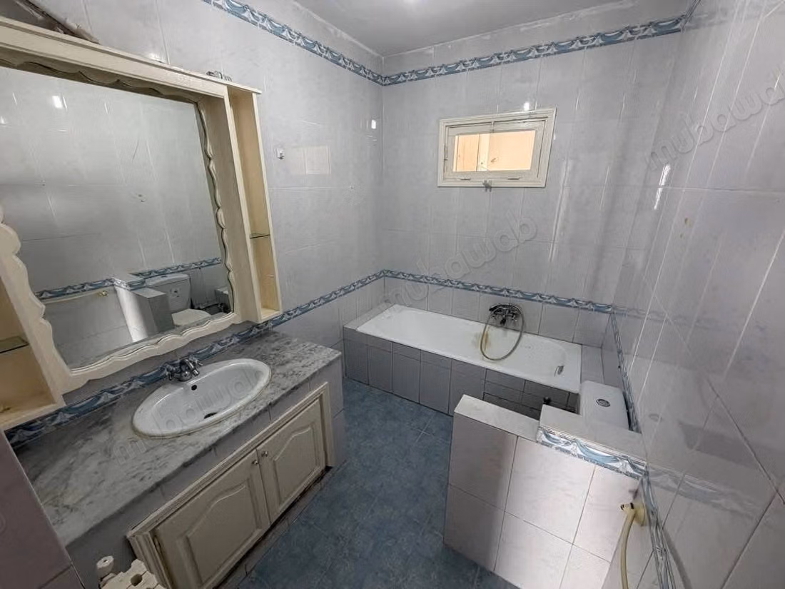  Ennasr 1: etage de villa s4 a louer