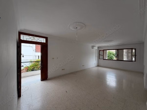  Ennasr 1: etage de villa s4 a louer