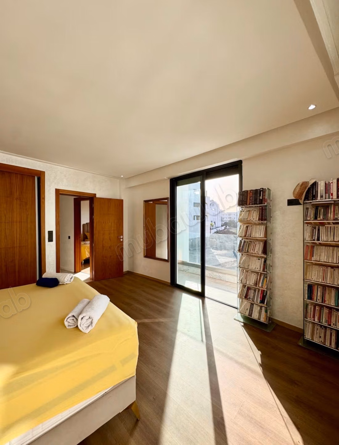 Bel appartement en location à Secteur Touristique. 
2 belles chambres. 
Meublé