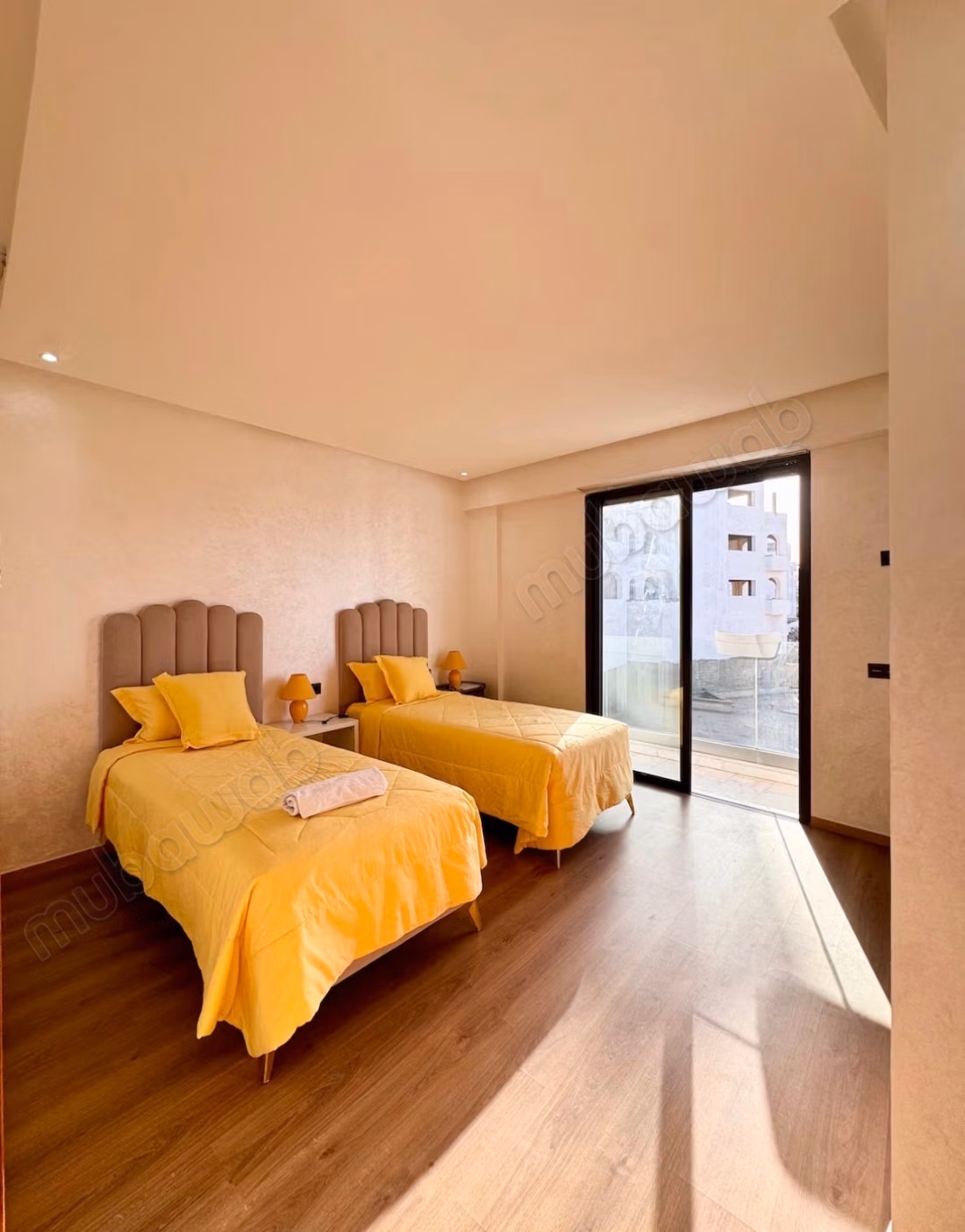 Bel appartement en location à Secteur Touristique. 
2 belles chambres. 
Meublé