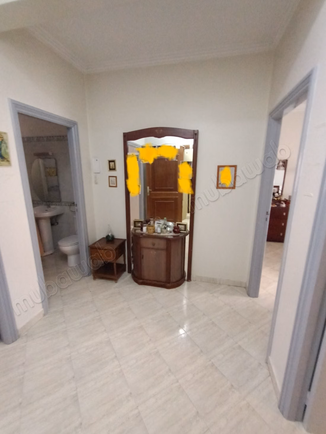 Très belle maison en vente à Californie. 10 grandes pièces. Salon avec décoration marocaine