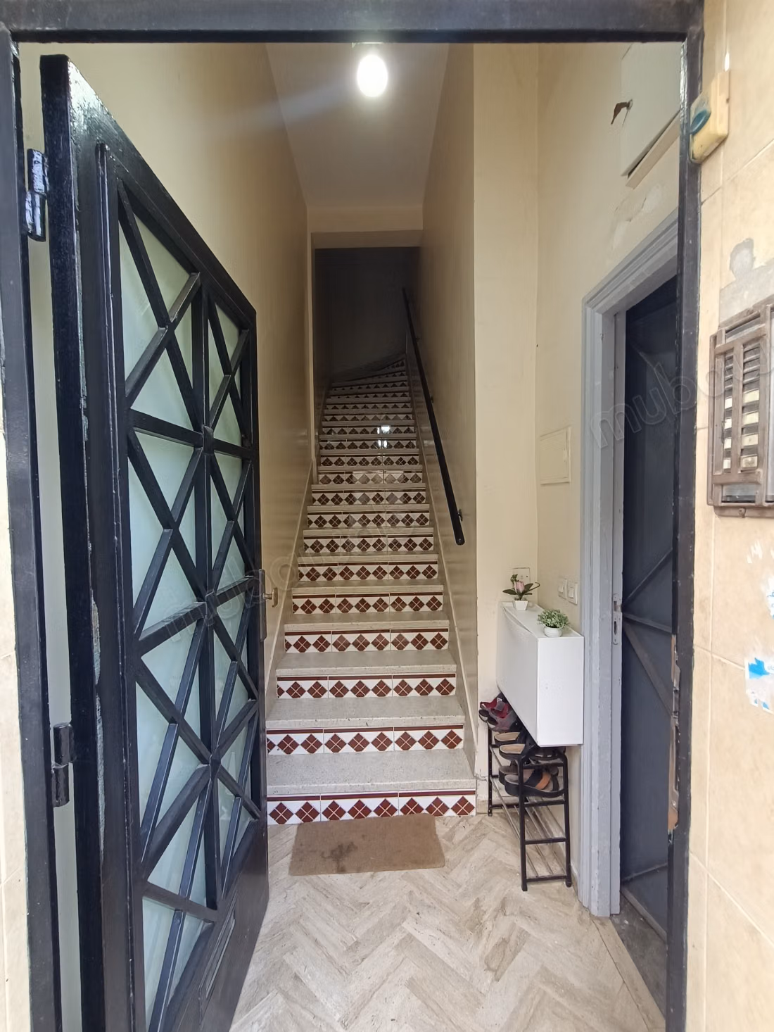 Très belle maison en vente à Californie. 10 grandes pièces. Salon avec décoration marocaine