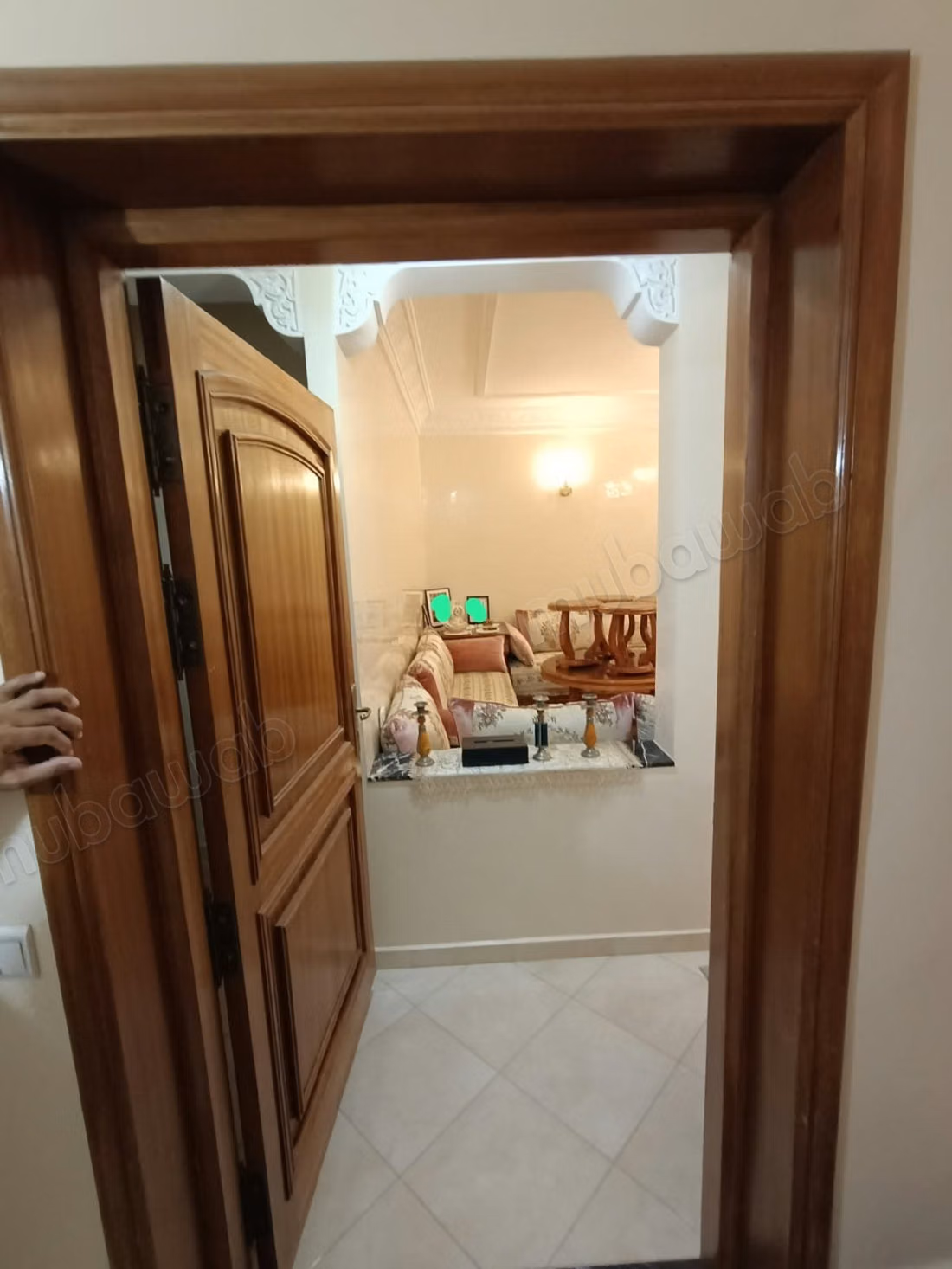Très belle maison en vente à Californie. 10 grandes pièces. Salon avec décoration marocaine