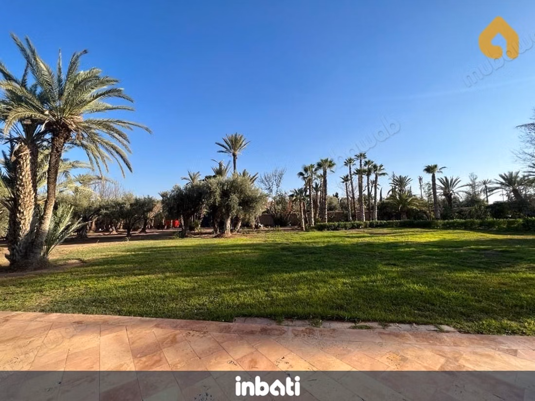 Villa 9000m2 avec service voiture, chauffeur