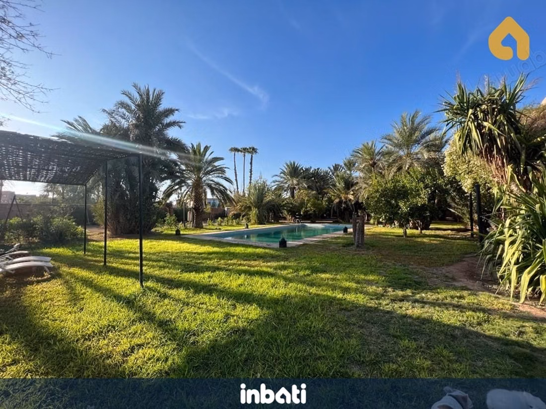 Villa 9000m2 avec service voiture, chauffeur
