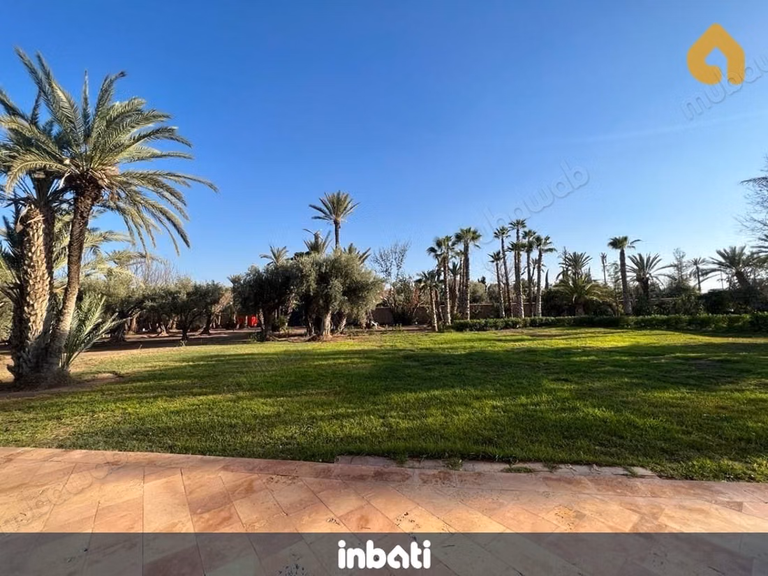 Villa 9000m2 avec service voiture, chauffeur
