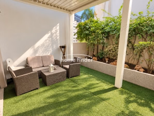 Appartement meublé à louer sur Palmier 
211 m²