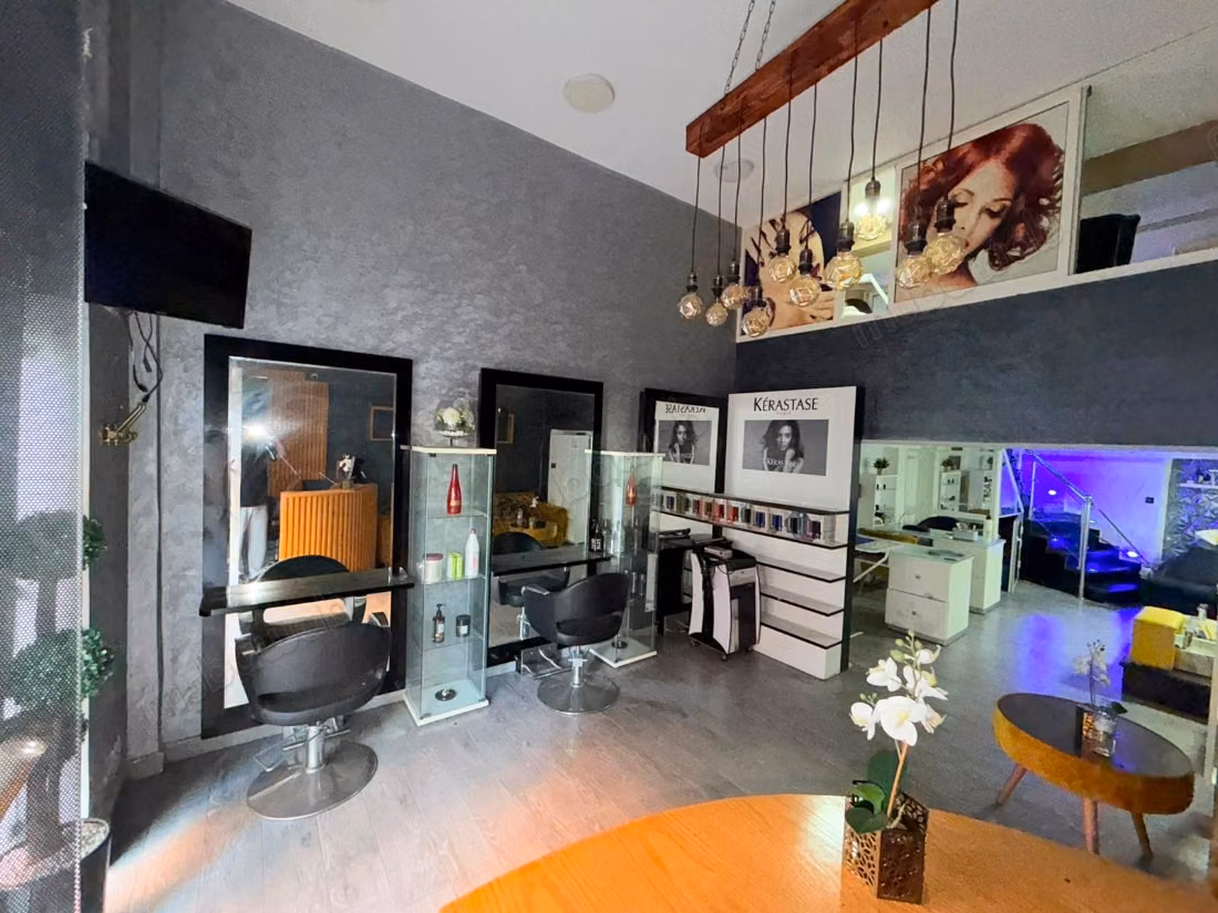 Salon coiffure équipé en location 
casa belvédère