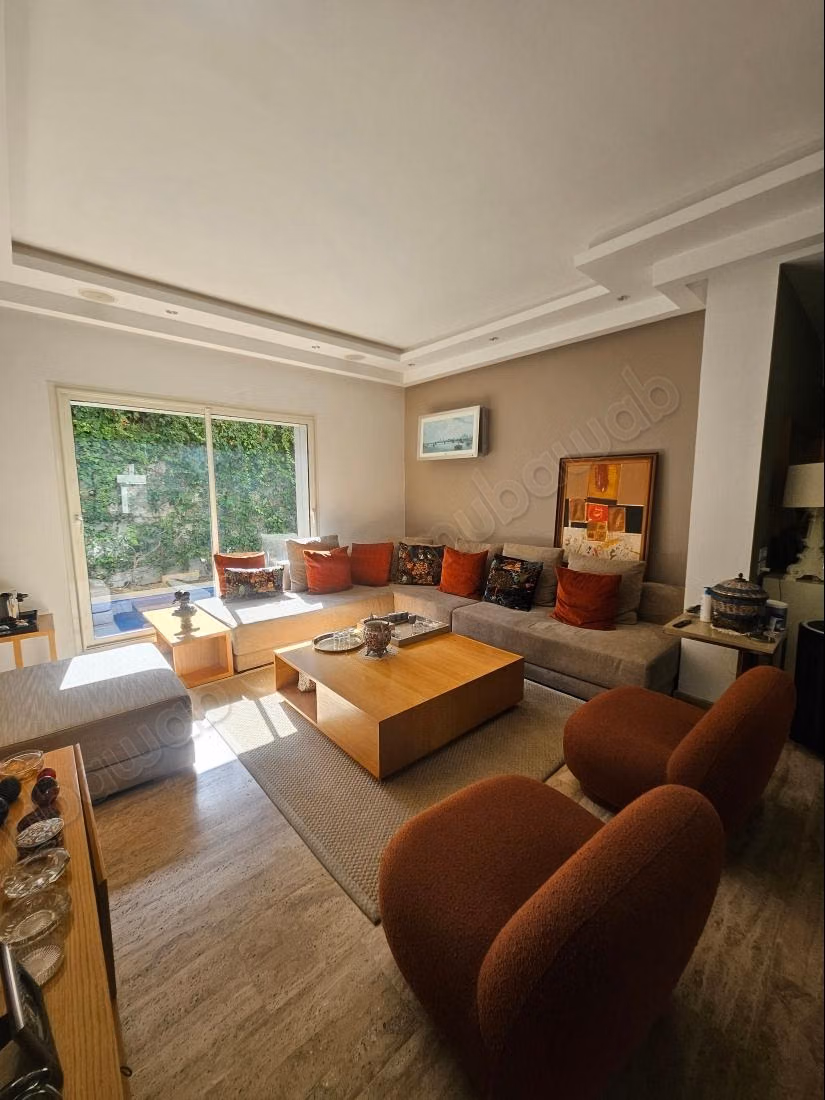 Location belle villa dans impasse calme au CIL. 
3 chambres confortables. 
Piscine