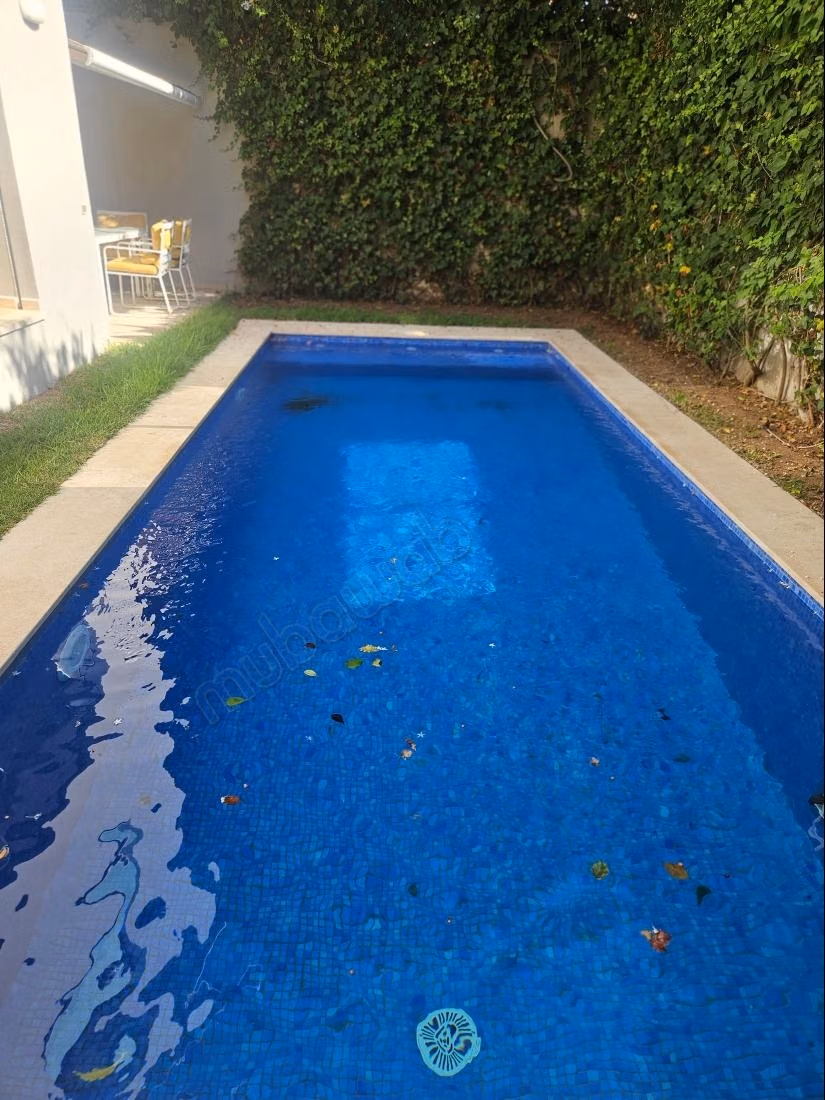 Location belle villa dans impasse calme au CIL. 
3 chambres confortables. 
Piscine