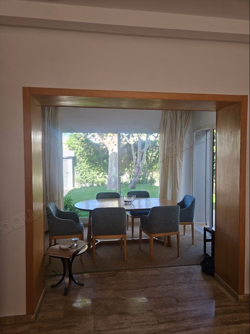 Location belle villa dans impasse calme au CIL. 
3 chambres confortables. 
Piscine