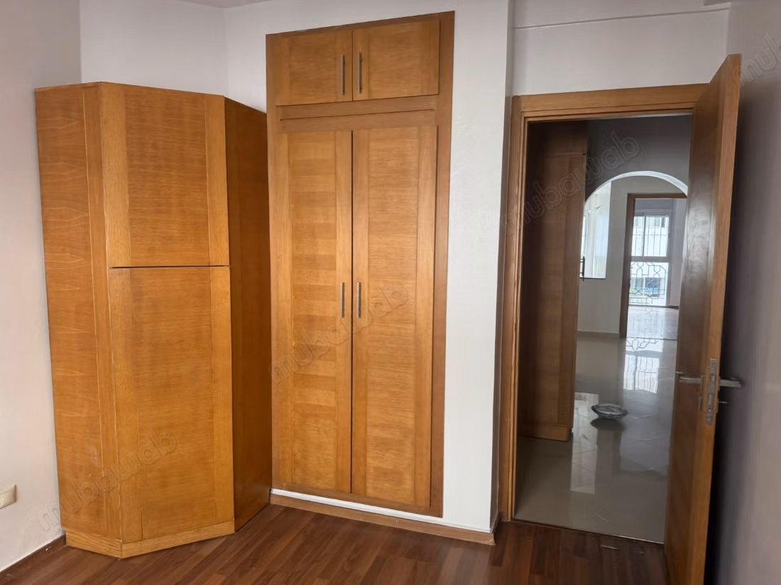 Empty apartment with 3 bedrooms for rent – Bd 2 Mars