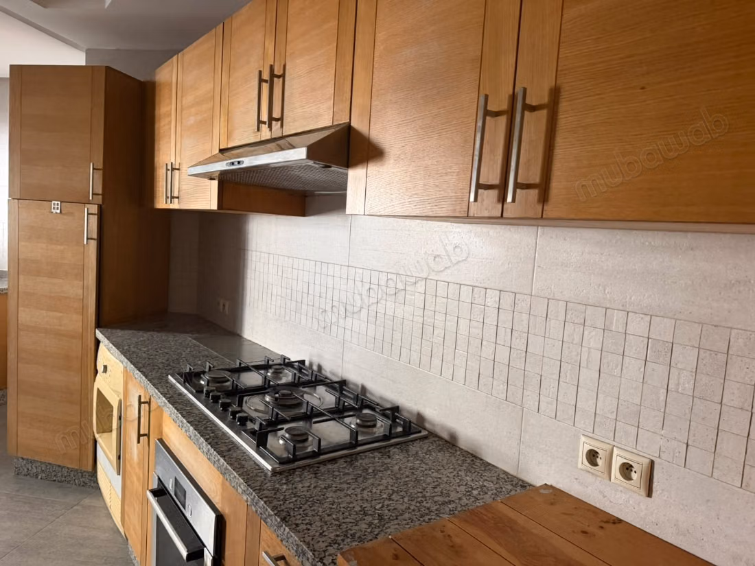 Empty apartment with 3 bedrooms for rent – Bd 2 Mars