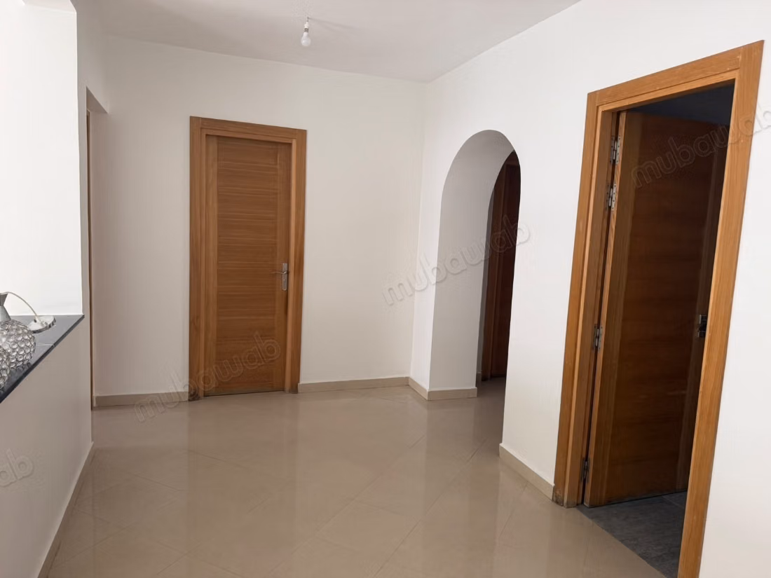 Empty apartment with 3 bedrooms for rent – Bd 2 Mars
