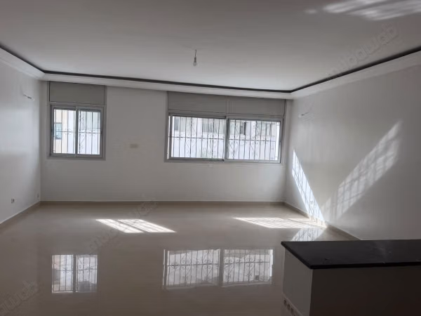 Appartamento vuoto con 3 camere da letto in affitto – Bd 2 Mars