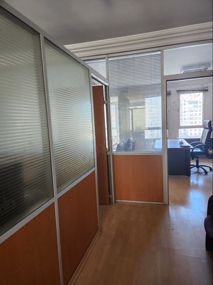 Bureau aménagé 87m2 avec parking