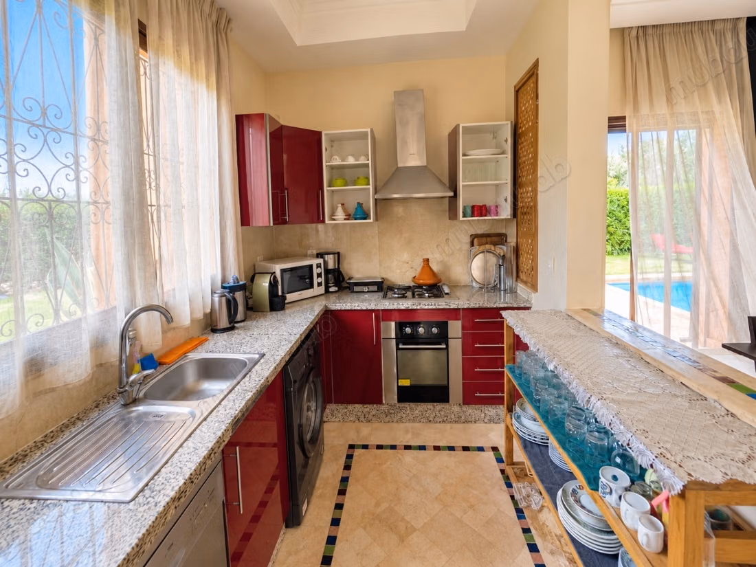 Villa 3 ch à louer 
Route de Fès 
20 min a marrakech