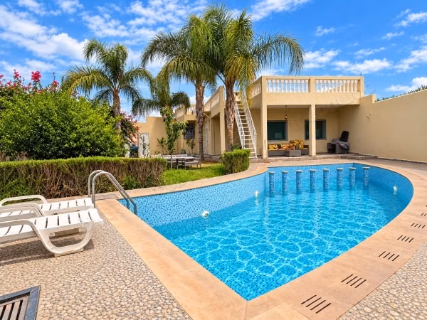Maison meublée piscine à louer – Route d'Essaouira