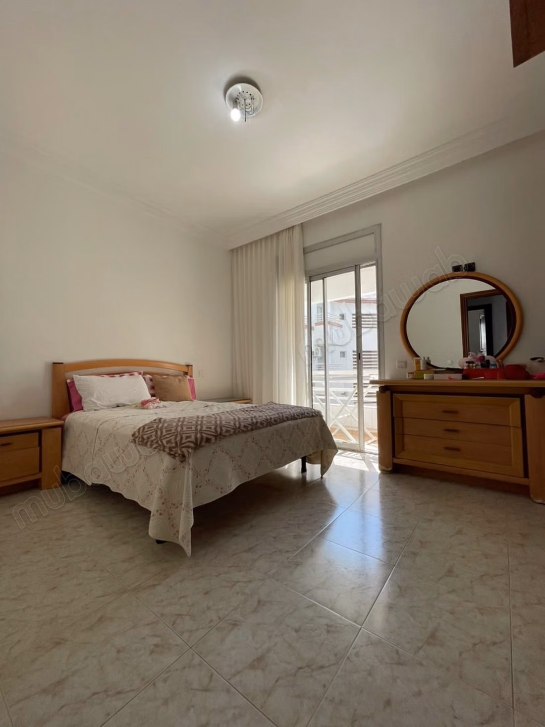 Tres joli appartement 3 chambres meublées Hay Riad
